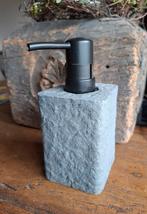 Natuursteen uitstraling zeeppomp, zeepdispenser Wenko., Huis en Inrichting, Ophalen of Verzenden, Zo goed als nieuw, Grijs
