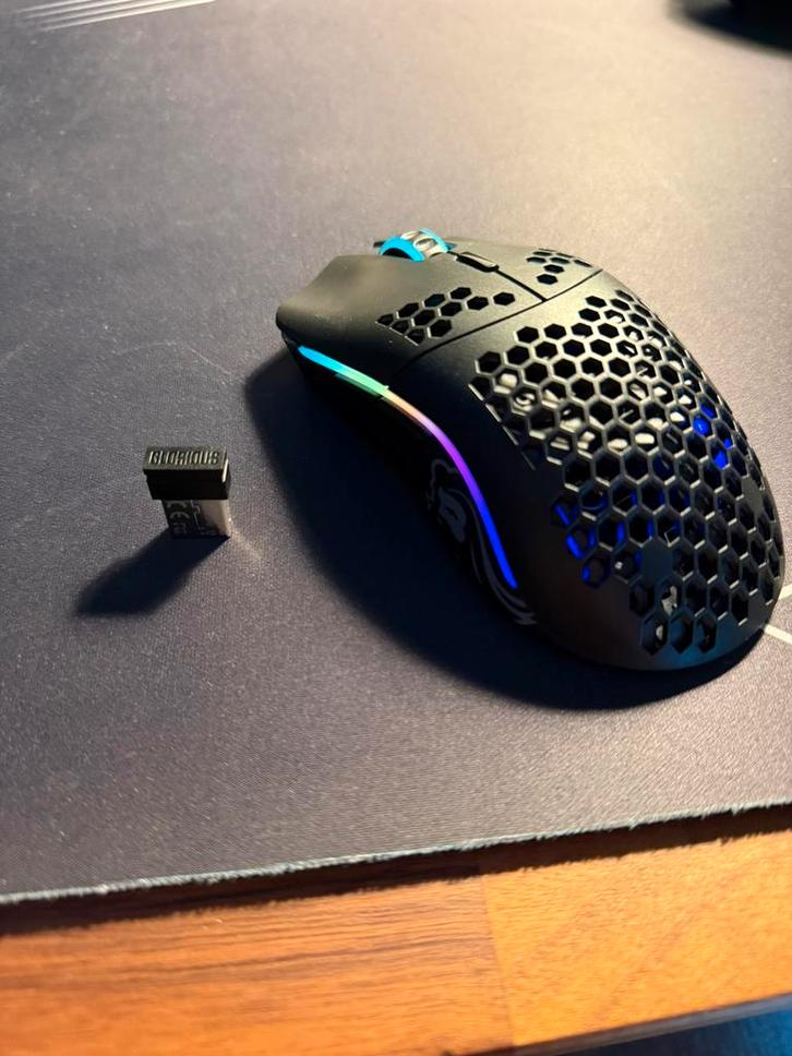 Glorious Model O draadloze gaming muis, Computers en Software, Muizen, Zo goed als nieuw, Muis, Rechtshandig, Draadloos, Gaming muis