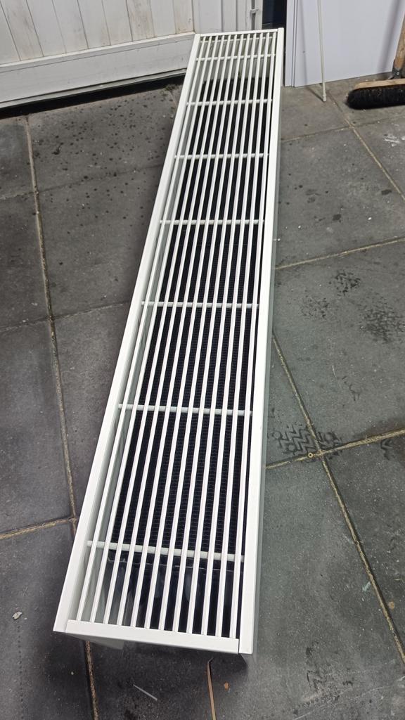 Jaga mini Wandconvector 1.40 m breed type 21 Twin., Doe-het-zelf en Verbouw, Verwarming en Radiatoren, Zo goed als nieuw, Radiator