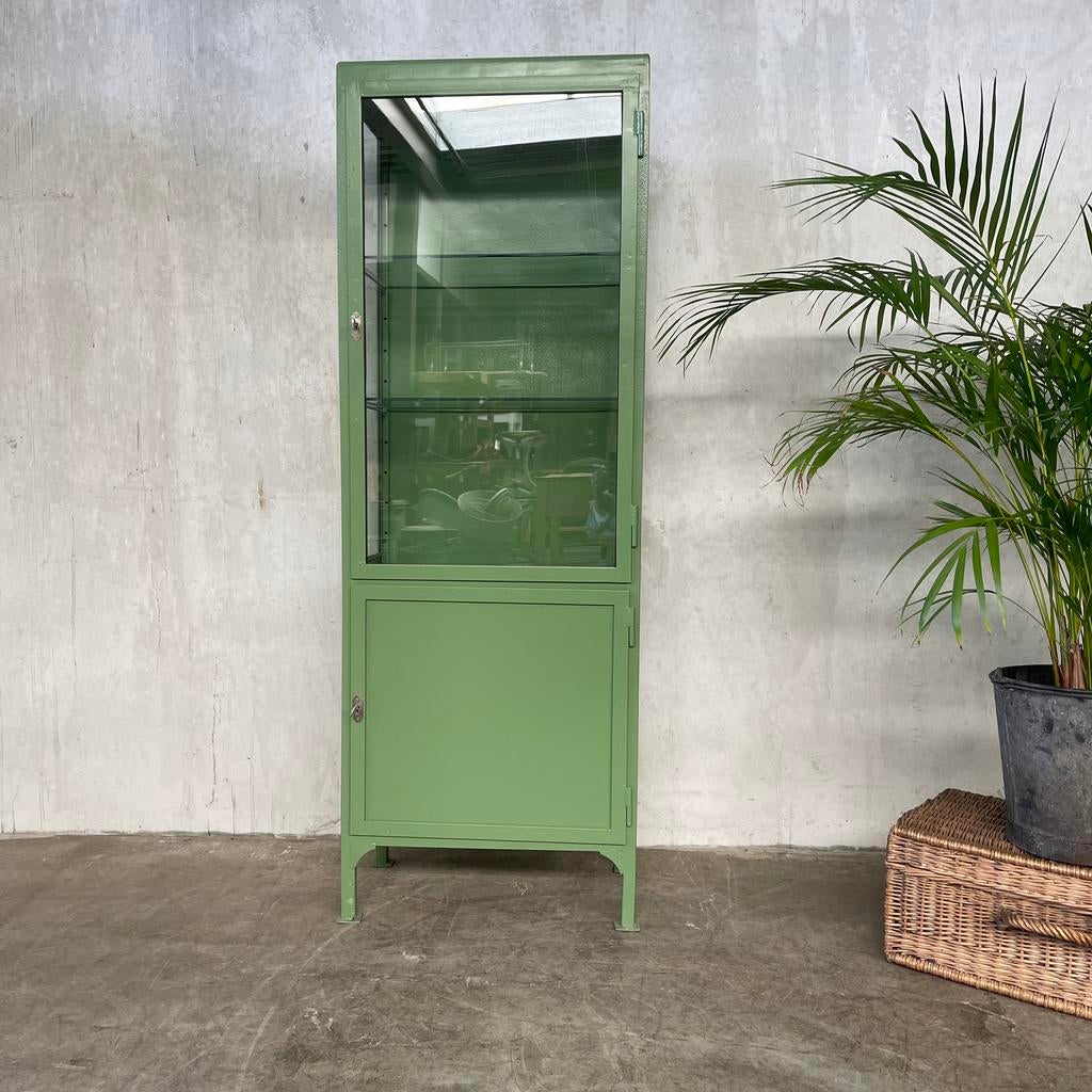 Vintage medicijnkast, apothekers kast, oude kast, vitrine, Antiek en Kunst, Ophalen