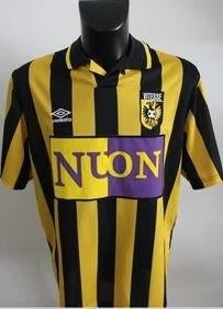 Gezocht: Vitesse thuisshirt seizoen 1994-1995, Verzamelen, Ophalen of Verzenden, Zo goed als nieuw, Vitesse, Shirt