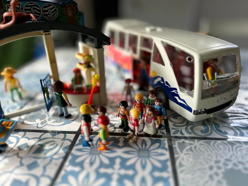 Playmobil dierentuin met bus en fietsers, Ophalen of Verzenden, Gebruikt, Complete set