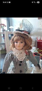 Victoriaanse Porseleinen Pop met Muziekdoosje - 40cm, Ophalen of Verzenden, Zo goed als nieuw, Pop