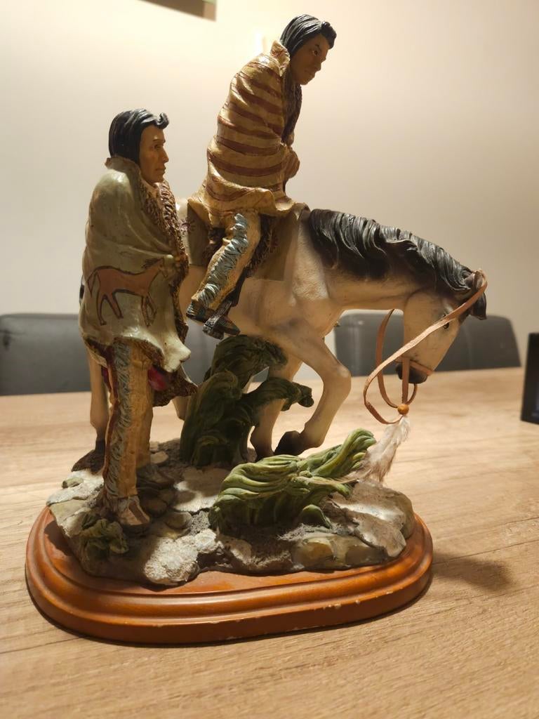 Beeld Indianen op paard - Western stijl decoratie, Verzamelen, Beelden en Beeldjes, Ophalen of Verzenden, Zo goed als nieuw, Mens