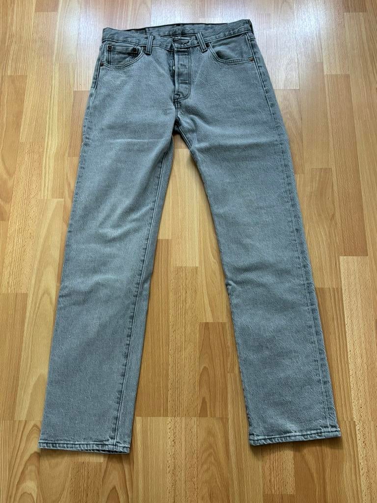 Levi Strauss & Co, Ophalen of Verzenden, Zo goed als nieuw, Grijs, W32 (confectie 46) of kleiner