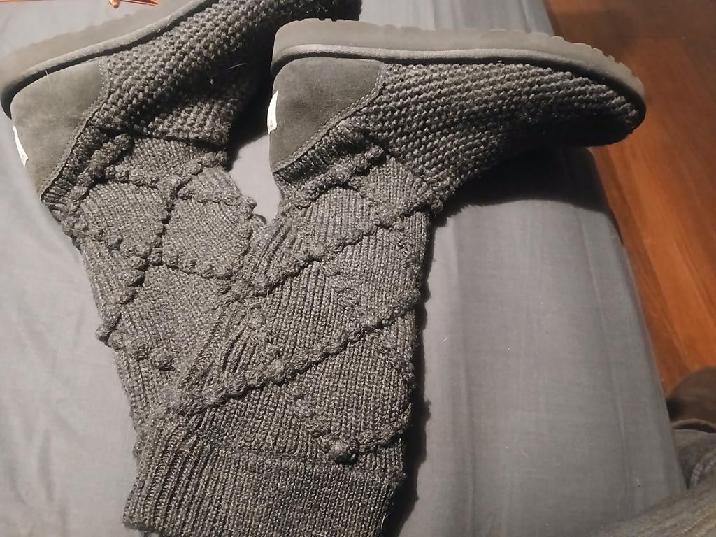 Uggs  hoge laarzen gebreid, Ophalen of Verzenden, Zo goed als nieuw, Zwart, Hoge laarzen