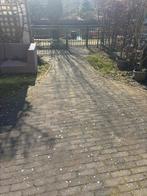 Gratis: 25 m² grijze betonklinkers (zelf verwijderen), Tuin en Terras, Ophalen, Gebruikt, Klinkers, 10 m² of meer