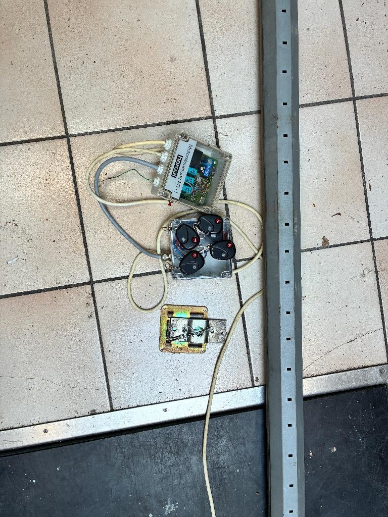 motor, as en afstandsbediening garagedeur / rolpoort, Kunststof, Gebruikt, Garagedeur, Ophalen of Verzenden