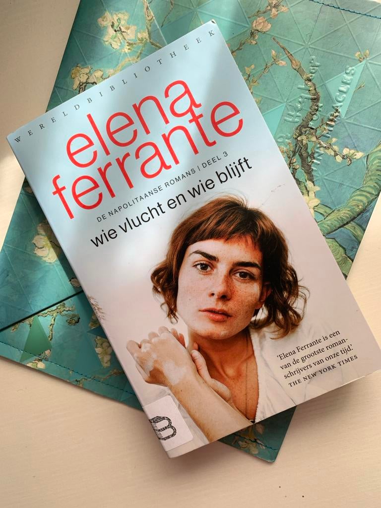 Elena Ferrante - Wie vlucht en wie blijft (Deel 3), Boeken, Ophalen of Verzenden, Zo goed als nieuw, Europa overig