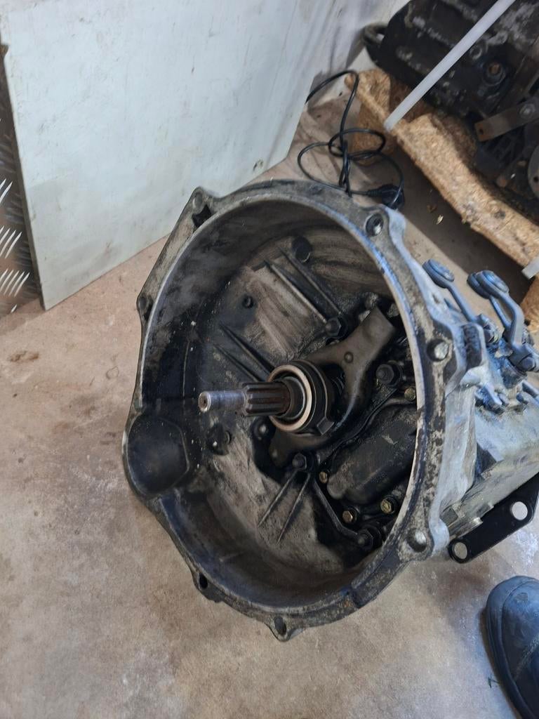 4-versnellingsbak passend voor Mercedes W123 met OM615 motor, Verzenden
