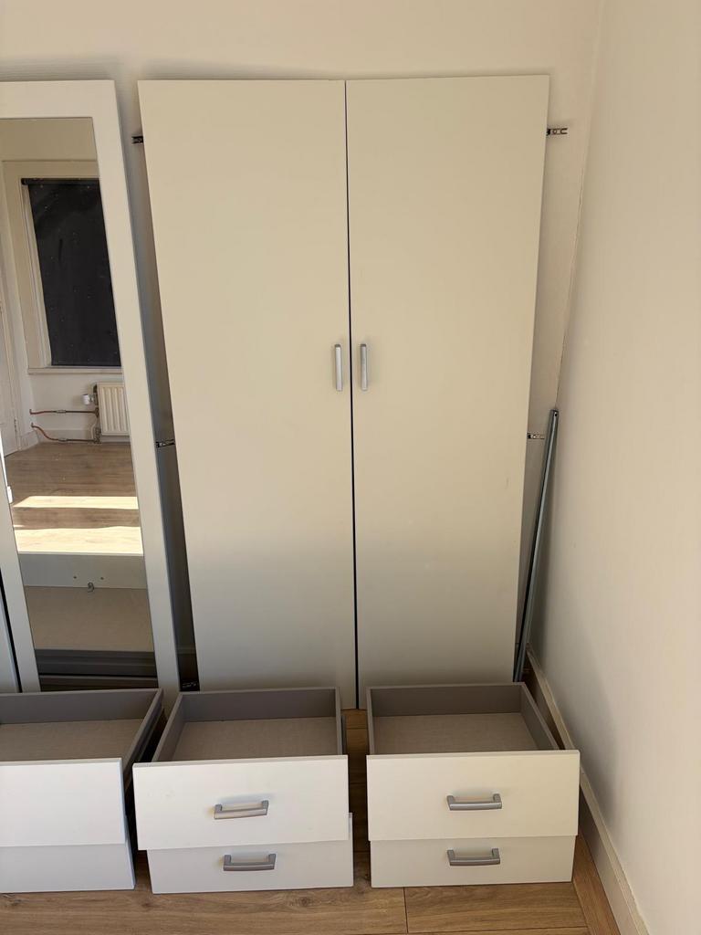 Gratis kledingkast (6 deuren, deels spiegel), Gebruikt, 200 cm of meer, 200 cm of meer, 50 tot 75 cm