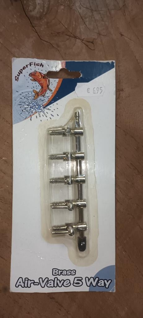 SuperFish RVS Luchtkraan 5 Weg Blister, Karper of Koi