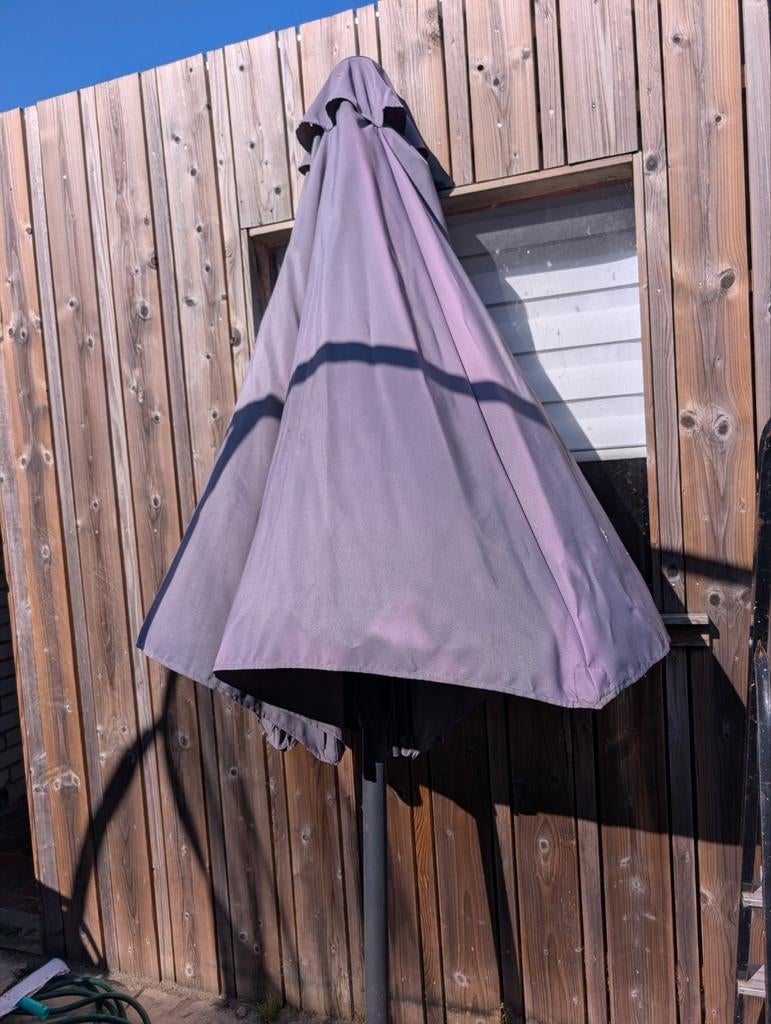 Parasol gratis af te halen - moet schoongemaakt worden, Ophalen of Verzenden, Gebruikt, 2 tot 3 meter, Stokparasol
