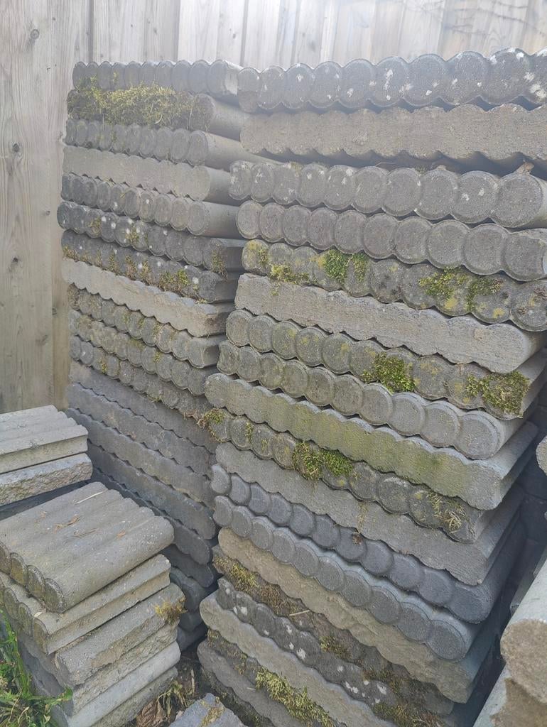 Betonnen palissade / bandjes met bolling 70 hele + 15 half, Tuin en Terras, Tegels en Klinkers, Ophalen, Gebruikt, Beton, Overige typen