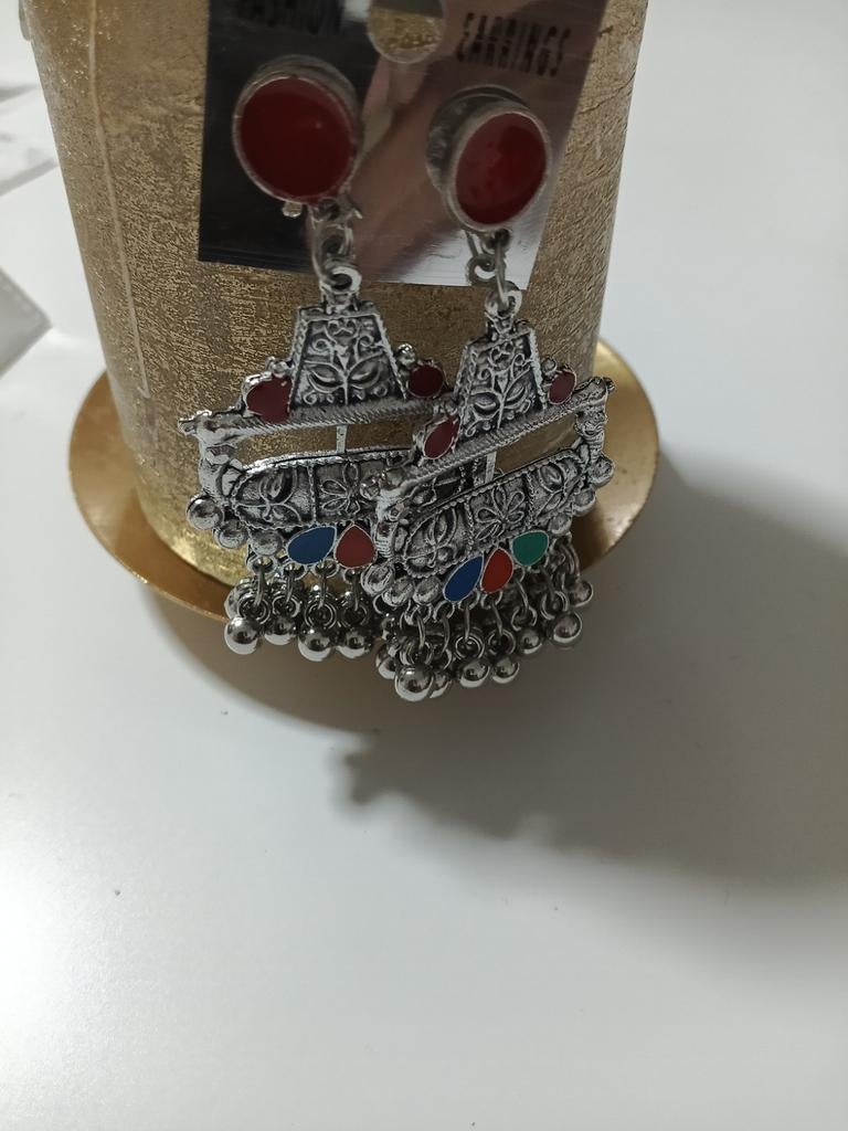 Oorbellen uit India - Zilverkleurig met rode stenen, Overige materialen, Hangers, Nieuw, Ophalen of Verzenden