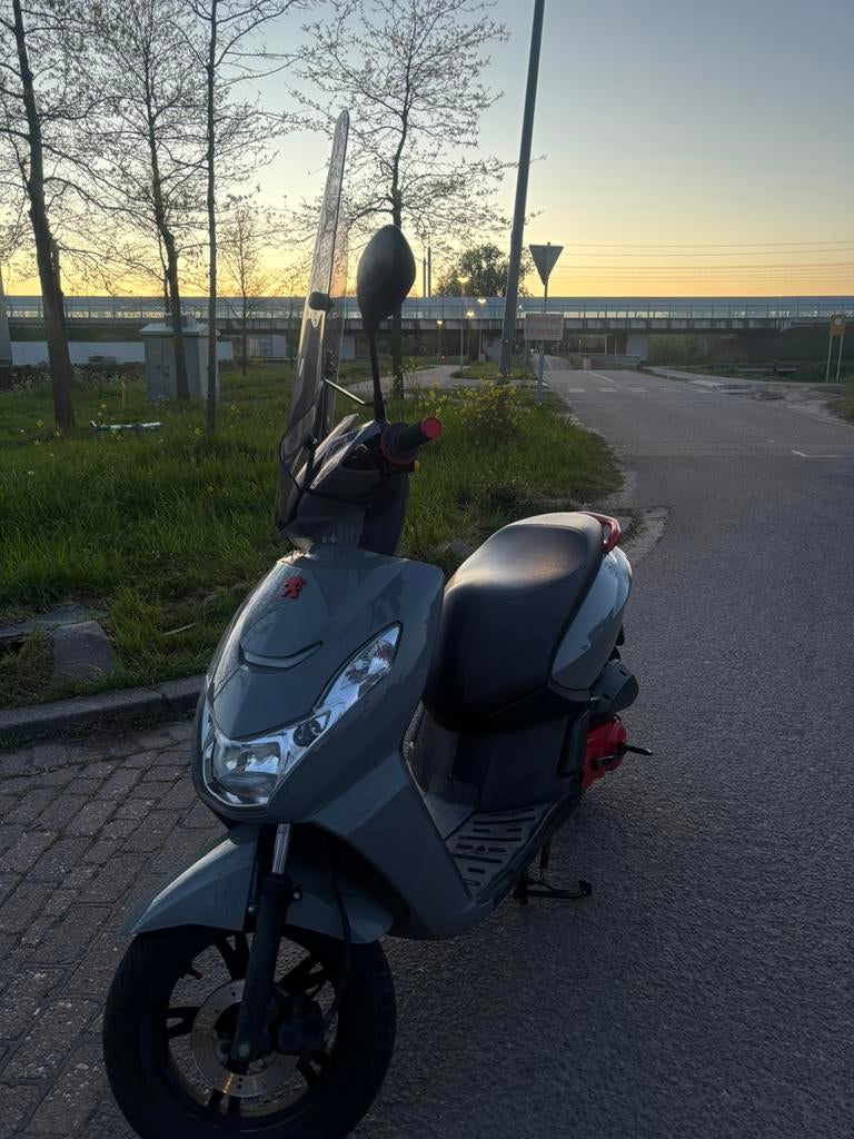 Peugeot kisbee | 2011 | Revisie | Brom | uniek, Ophalen, Overige modellen, Maximaal 45 km/u, Zo goed als nieuw