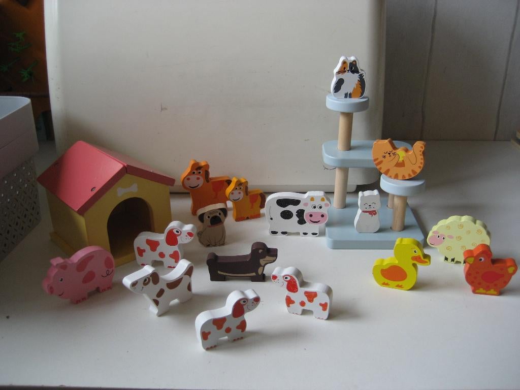 houten boerderij en huisdieren met hok en krabpaal, Ophalen of Verzenden, Zo goed als nieuw