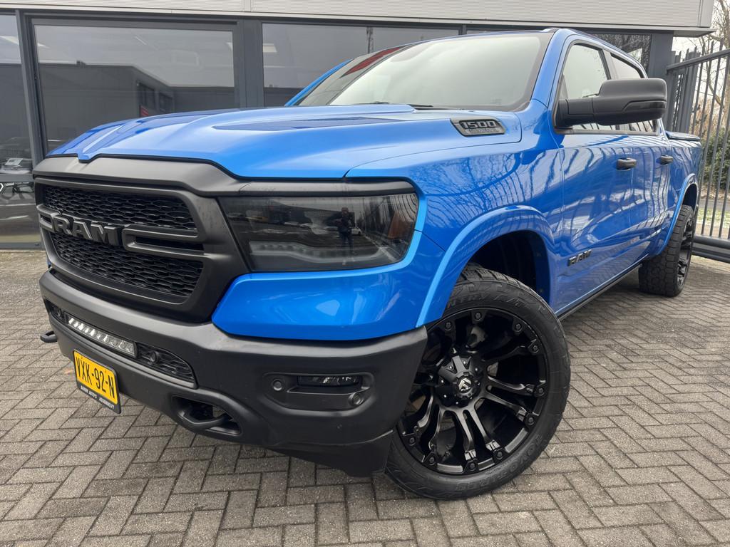 Dodge Ram 1500 5.7 V8 4x4 Crew Cab Big Horn (bj 2023), Automaat, Gebruikt, 5654 cc, Met garantie (alle)