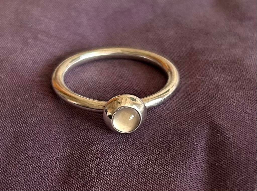 Pandora ring met maansteen, Sieraden, Tassen en Uiterlijk, Ringen, 18 tot 19, Gebruikt, Ophalen of Verzenden, Dame