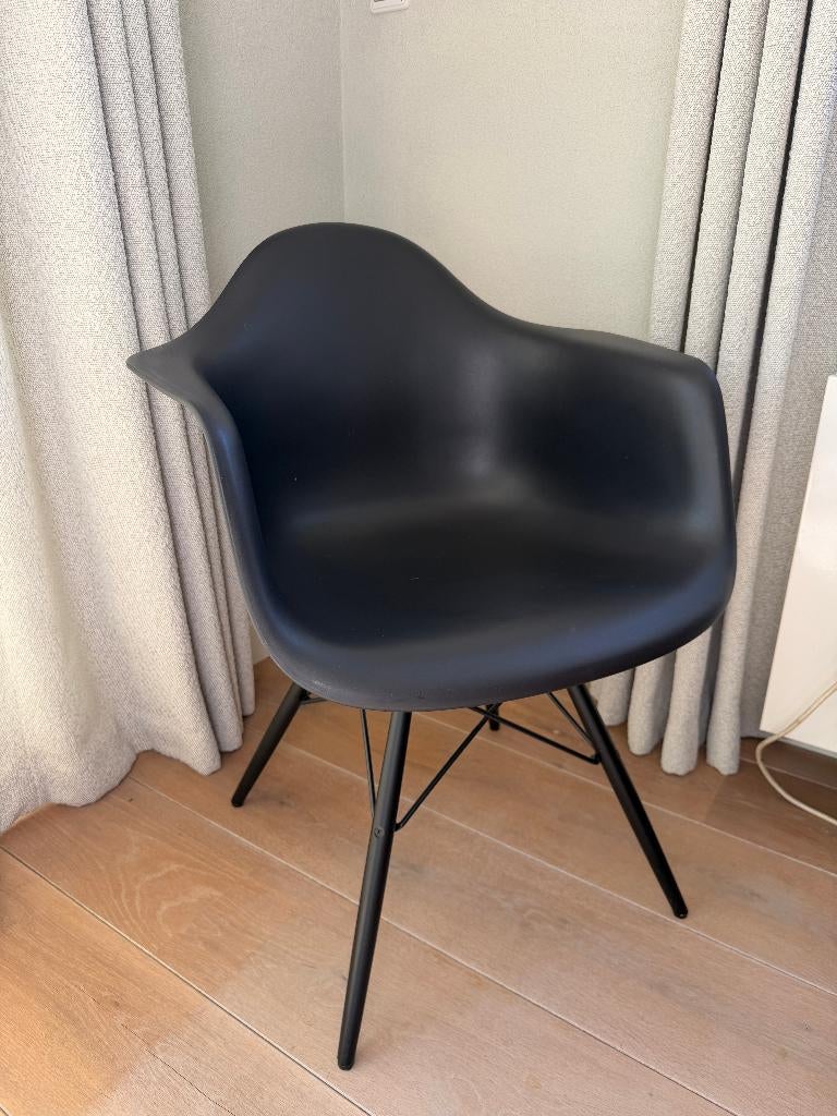 Vitra Eames DAW stoel zwart – originele designklassieker, Design vintage retro 60s Vitra icoon, Zwart, Zo goed als nieuw, Eén