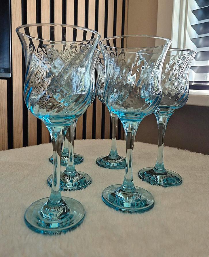 6 Vintage Hemelsblauwe wijnglazen Italië, Verzamelen, Glas en Borrelglaasjes, Zo goed als nieuw, Overige typen, Ophalen of Verzenden