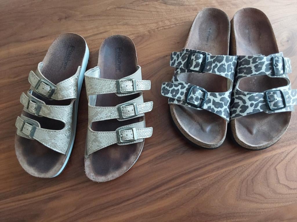 2 paar slippers: goudkleurig en luipaardprint, Slippers, Overige kleuren, Ophalen of Verzenden, Gedragen