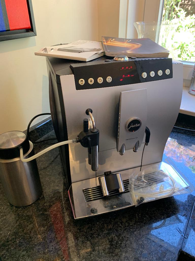 Jura z5 te koop, Witgoed en Apparatuur, Koffiezetapparaten, Ophalen, Gebruikt, Koffiemachine, Gemalen koffie