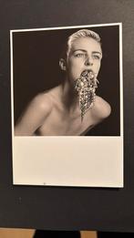 Erwin Olaf "Pearls"(Sabine) Ansichtkaart naar foto, Verzenden, 1980 tot heden, Ongelopen, Sterren en Beroemdheden