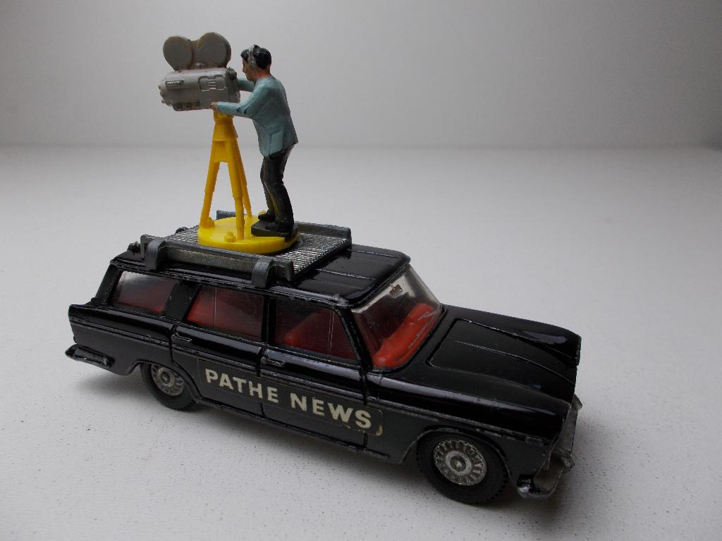 1968 Dinky Toys 281 FIAT 2300 STATIONWAGEN PATHE NEWS Igst!