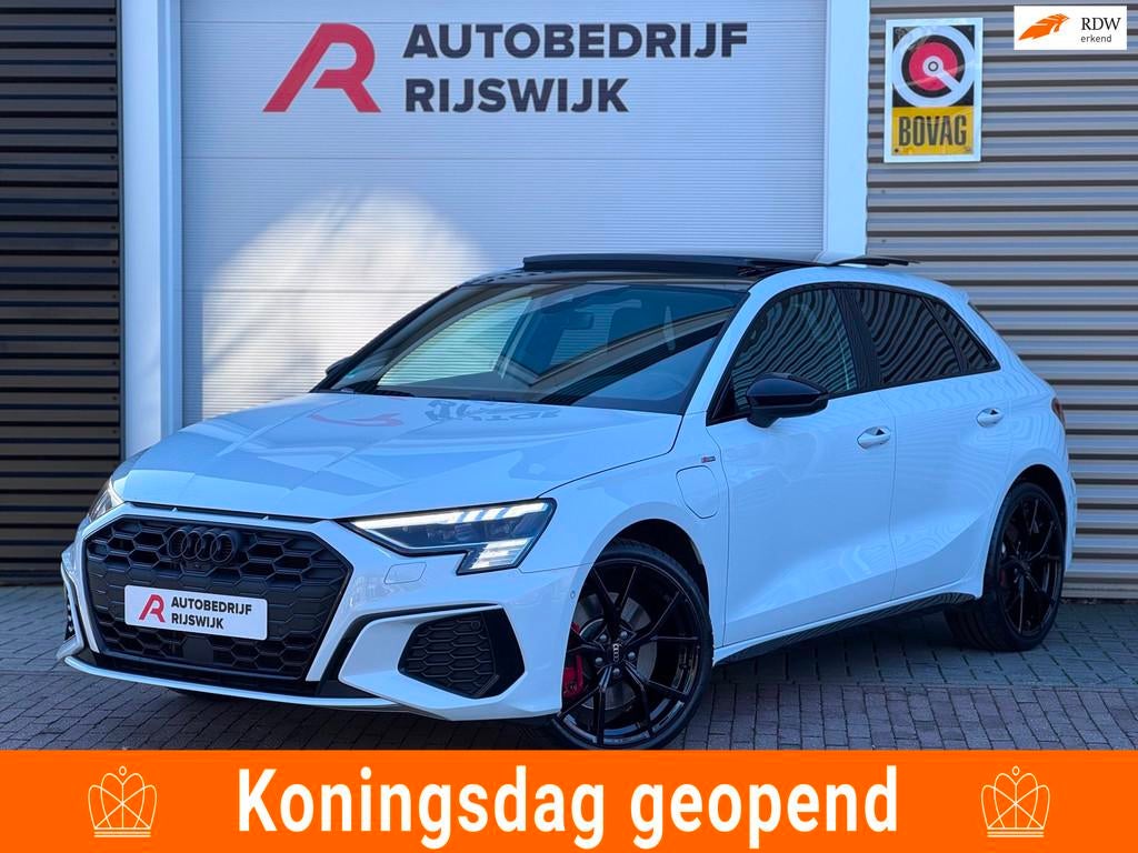 Audi A3 Sportback 45 TFSI e S edition Competition RS zetels/, Auto's, 12 maanden, Gebruikt, 4 cilinders, Wit