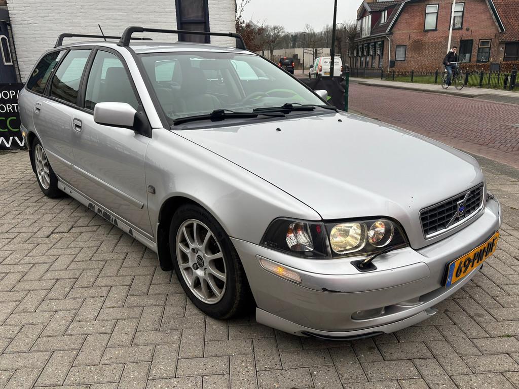 Volvo V40 1.9 D Polar airco, trekhaak, stoelverwarming en no, Auto's, Volvo, Voorwielaandrijving, Elektrische ramen, Gebruikt