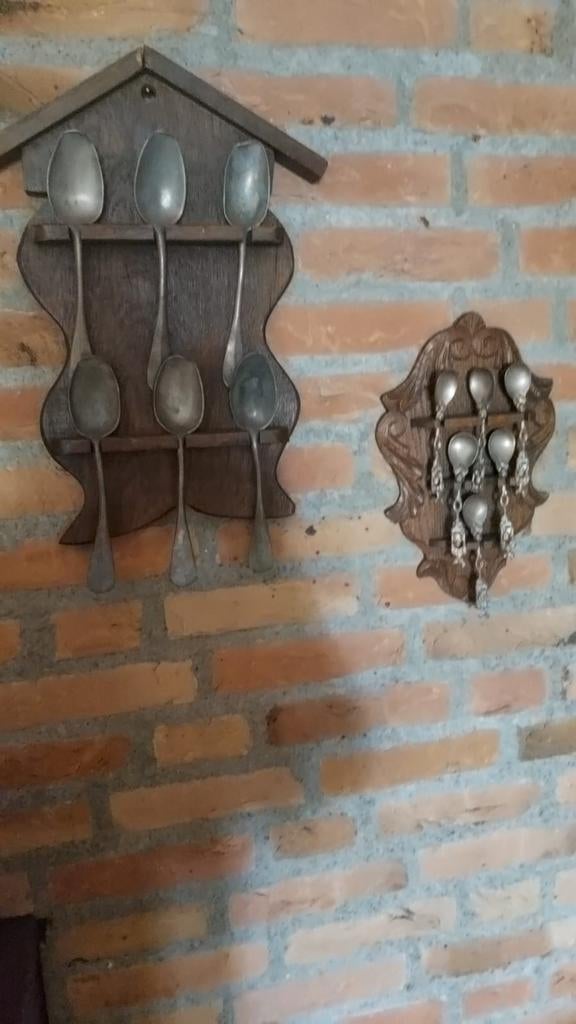 Houten lepelrekken met tinnen lepels, Ophalen of Verzenden