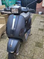 Vespa scooter - Rijdt goed, lichte schade blauw kenteken, Ophalen