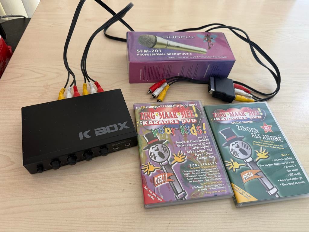 Sunfly K Box Karaoke Set met Microfoon en 2 DVD's, Ophalen of Verzenden, Gebruikt, Complete set