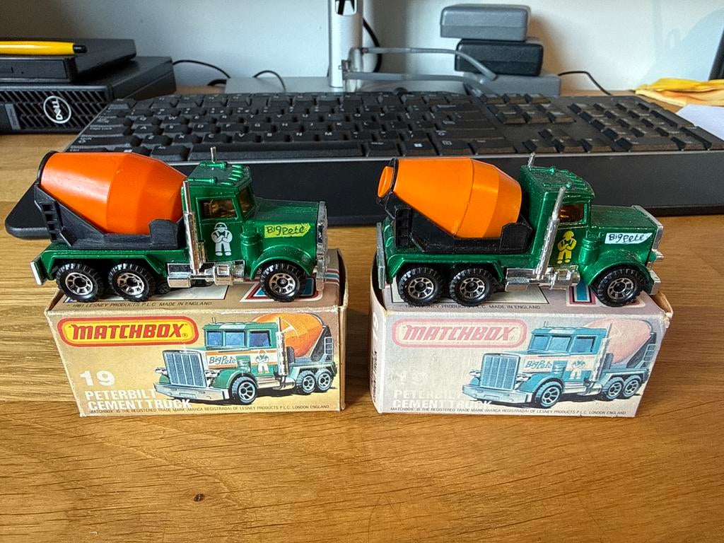 Matchbox 19 Peterbilt Cement Truck, 2 uitvoeringen in box, Ophalen of Verzenden, Zo goed als nieuw, Bus of Vrachtwagen