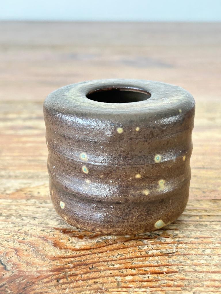 Vaas / geribbelde vaasje - Mobach - keramiek, Ophalen of Verzenden