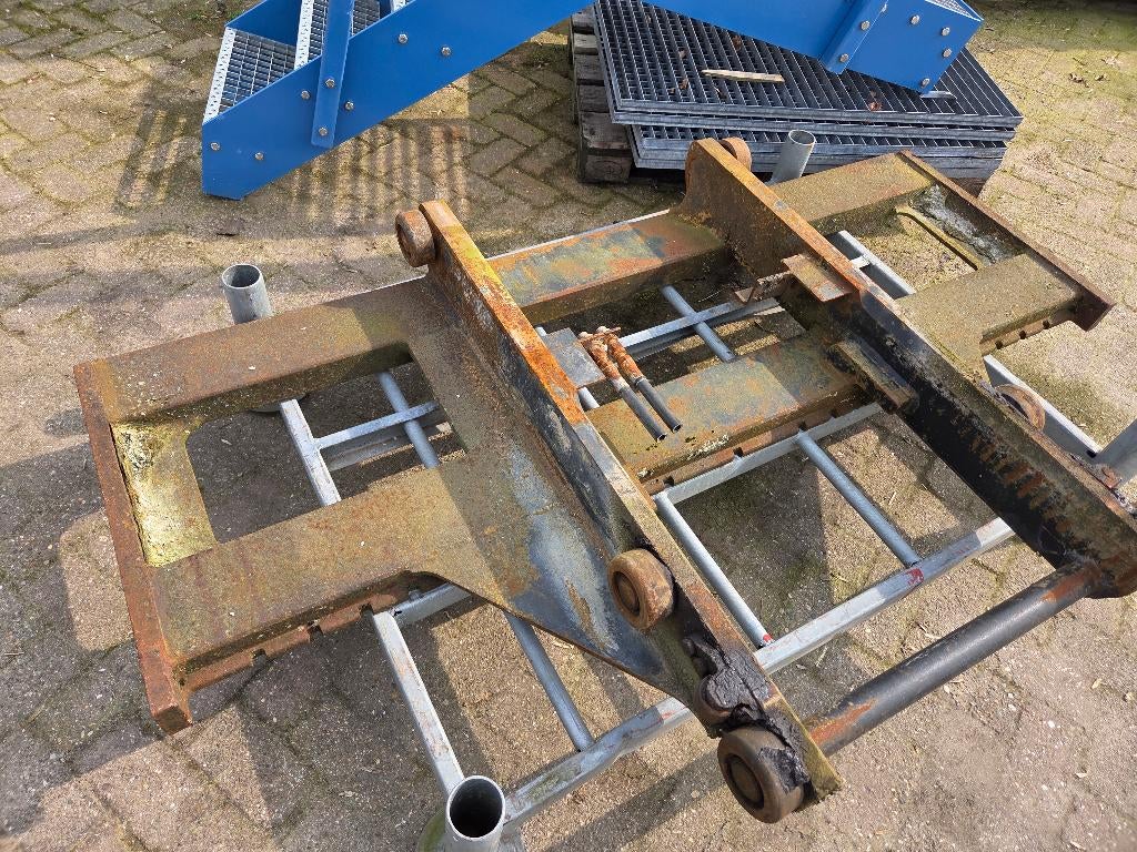 10 tons vorkenbord met vorken, Vorken 1.80 m, Ophalen, Zo goed als nieuw