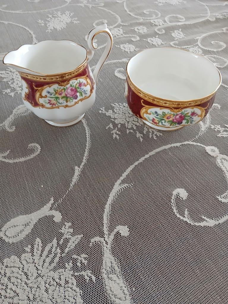 Porseleinen melkkannetje en suikerpot Royal Albert, Ophalen of Verzenden