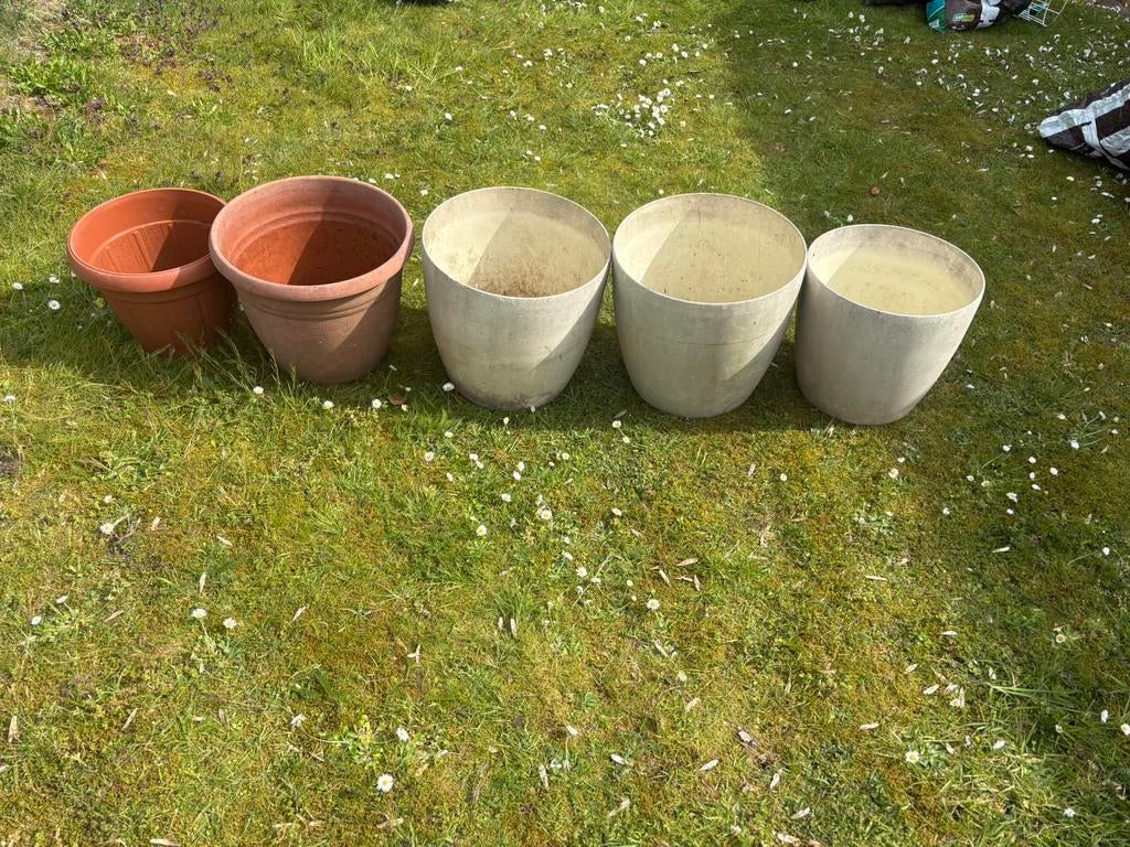 Gratis, Tuin en Terras, Bloempotten, Kunststof, Rond, Ophalen of Verzenden, Zo goed als nieuw