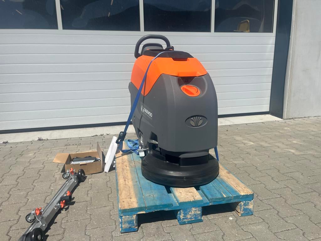 Daewoo Power Products Schrob-/Zuigmachine - Nieuw, Doe-het-zelf en Verbouw, Reinigingsmachines, Nieuw, Schrobmachine, Ophalen of Verzenden