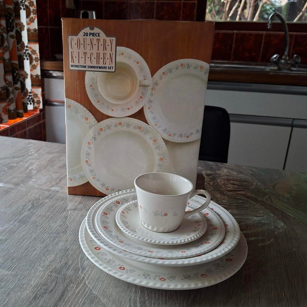 20-delig Country Kitchen servies - Nieuw in doos, Nieuw, Ophalen of Verzenden, Overige stijlen, Aardewerk
