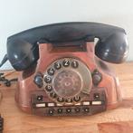 Oude PTT ( Ericson?) telefoon koperkleurig bakelieten hoorn, Telecommunicatie, Ophalen of Verzenden, Gebruikt, Met draaischijf