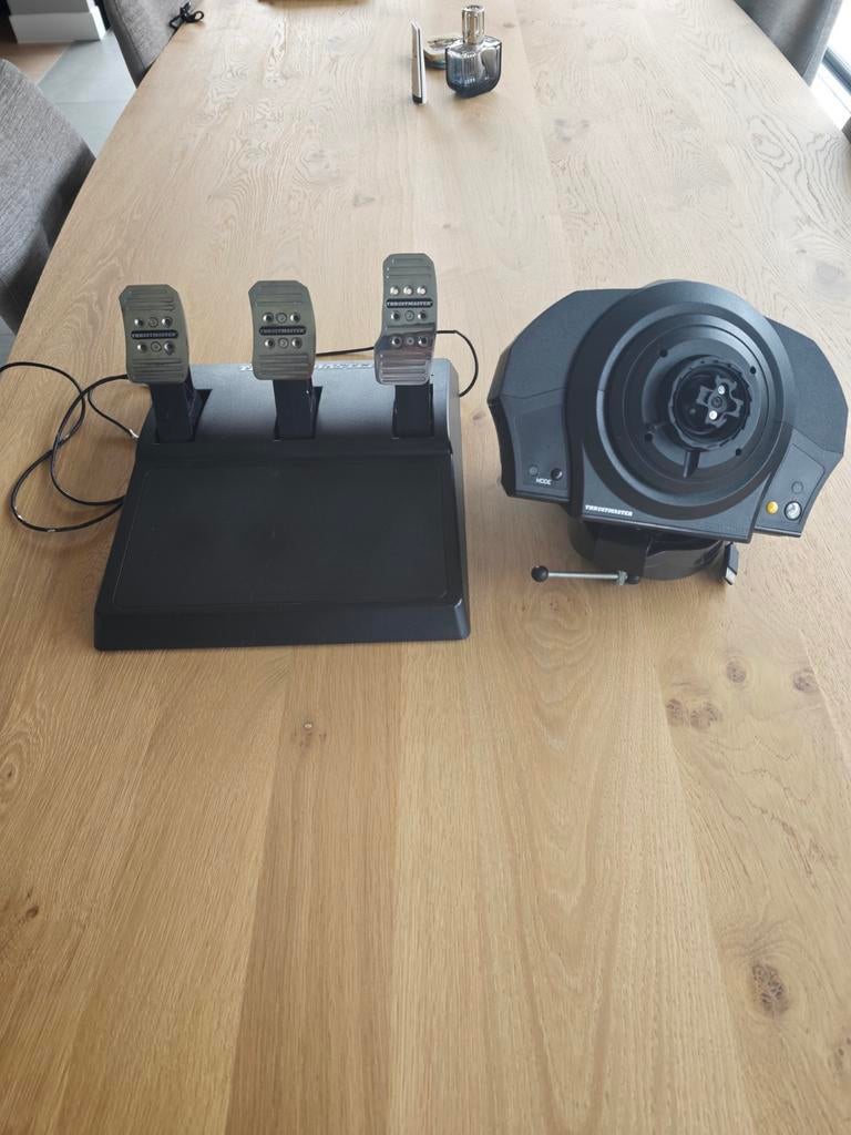 Thrustmaster TX wheelbase 4NM en T3PA pedalen, Spelcomputers en Games, Spelcomputers | Xbox | Accessoires, Zo goed als nieuw, Xbox Original