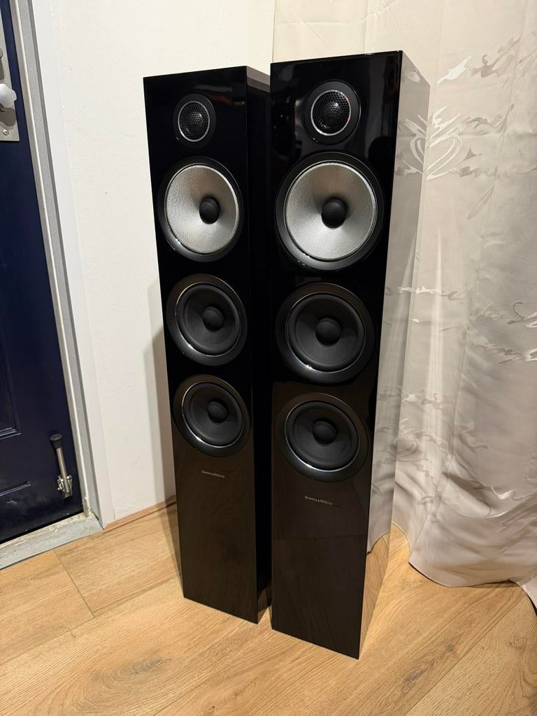 Mooie B&W 704 S2 Luidsprekers Gloss Black, Ophalen of Verzenden, Zo goed als nieuw, 60 tot 120 watt, Bowers & Wilkins (B&W)