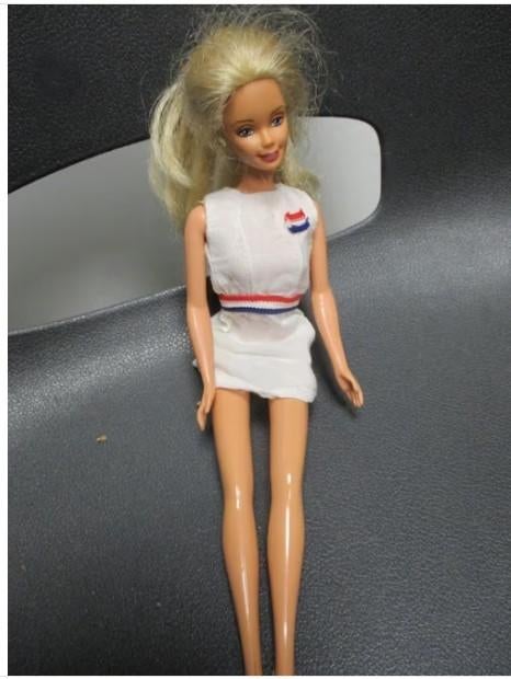 VINTAGE BARBIE met jurkje INDONESIA, Verzamelen, Verzenden, Gebruikt, Fashion Doll