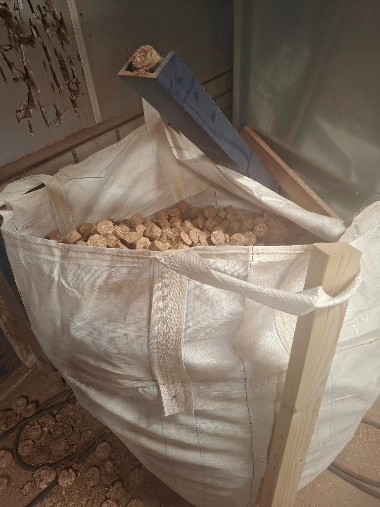 Priketten kachel hout, 3 tot 6 m³, Ophalen, Overige houtsoorten, Blokken