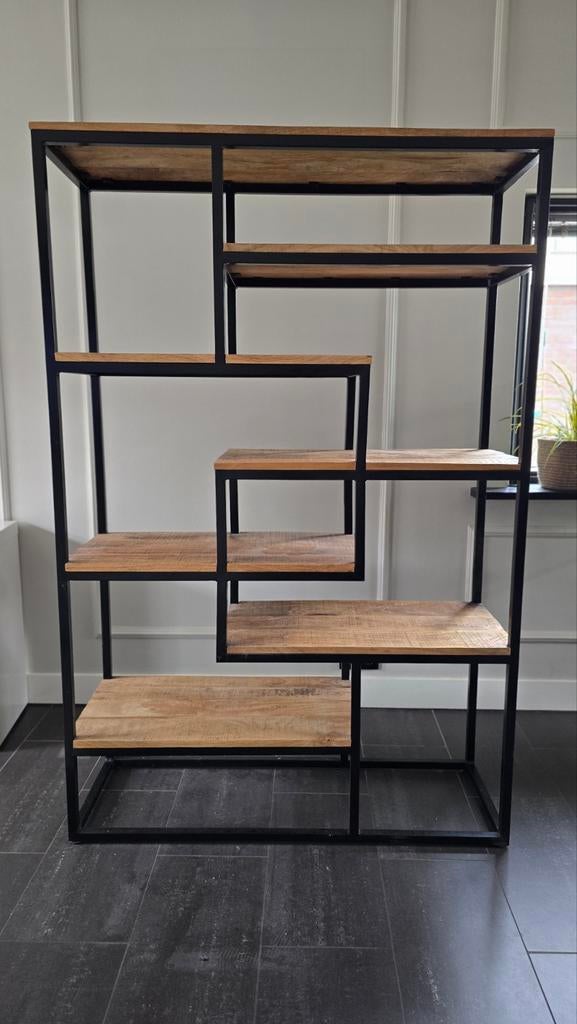 Leenbakker Kyan vakkenkast roomdivider industrieel mangohout, Huis en Inrichting, Kasten | Wandmeubels, Ophalen, Zo goed als nieuw