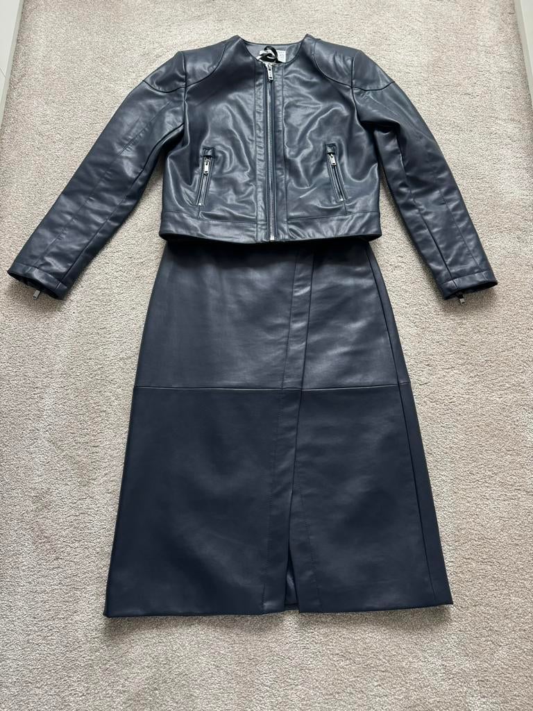 Nieuw blauw PU leer pak jasje + rok maat 36, Kleding | Dames, Jasjes, Kostuums en Pakken, Kostuum of Pak, Blauw, Nieuw, Ophalen of Verzenden