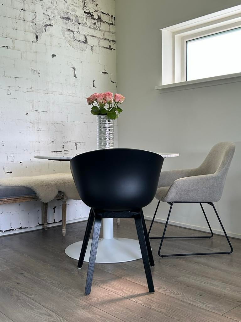 HAY About a Chair AAC22 stoel zwart onderstel, Huis en Inrichting, Stoelen, Ophalen of Verzenden, Zo goed als nieuw, Zwart