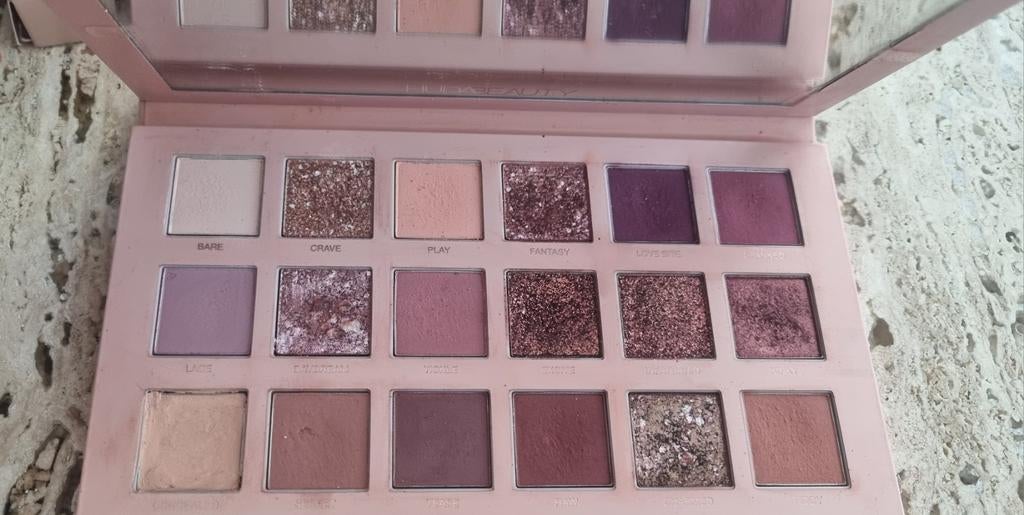 Huda Beauty Nude Palette, Sieraden, Tassen en Uiterlijk, Uiterlijk | Cosmetica en Make-up, Ophalen of Verzenden